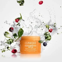 CLINIQUE Soin De Jour|Superdefense SPF 25                Soin Multi-correction Fatigue + 1ers Signes de l'Âge - Peaux Mixtes à Grasses